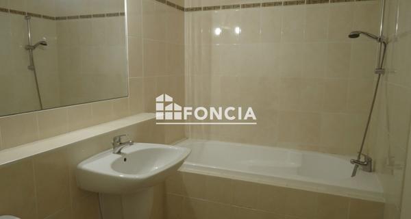 Location Appartement 3 pièces 69 m² - Orange 84100