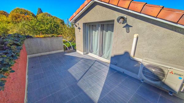 Maison de village rénovée avec goût  155 m² + garage 50 m² et 2 place de parkings