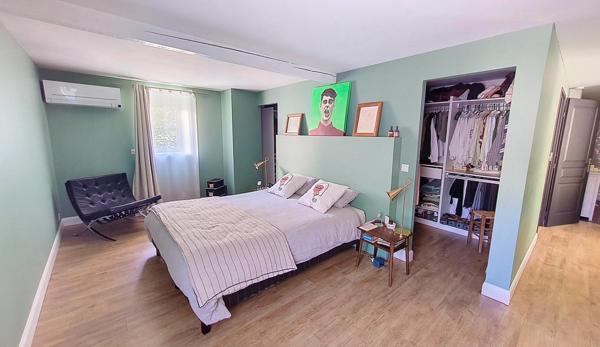 Maison de village rénovée avec goût  155 m² + garage 50 m² et 2 place de parkings