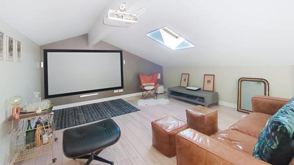 Maison de village rénovée avec goût  155 m² + garage 50 m² et 2 place de parkings