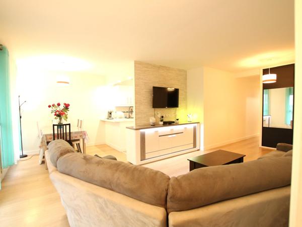 MAGNIFIQUE APPARTEMENT F4 80 m² 3 CHAMBRES AVEC BEAU JARDIN, 5 mn à PIED SEULEMENT DU TRAMWAY T12 !!!