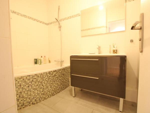 MAGNIFIQUE APPARTEMENT F4 80 m² 3 CHAMBRES AVEC BEAU JARDIN, 5 mn à PIED SEULEMENT DU TRAMWAY T12 !!!