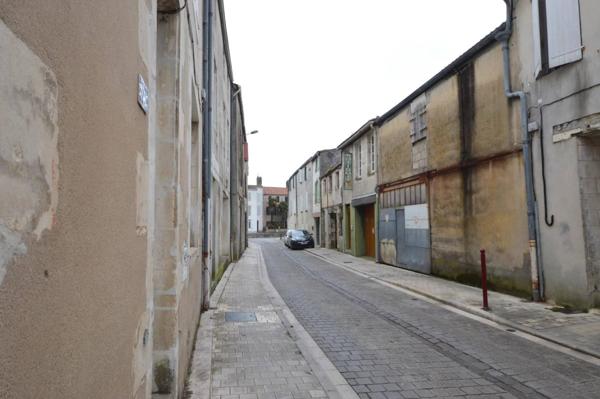 Immeuble de 400m2 à rénover à Marans