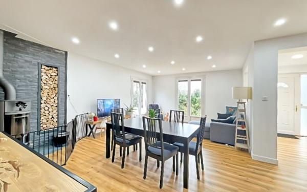 Maison à vendre    6 pièces • 158 m2 Les Clouzeaux