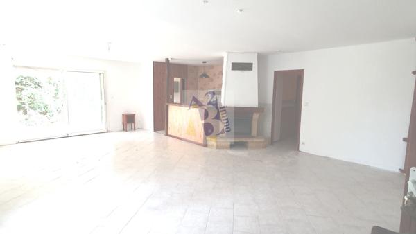 Vente maison de ville Dignac (16410), 111.00m² avec 5 pièce(s) dont 3 chambre(s). Agence Allard Brimeaud