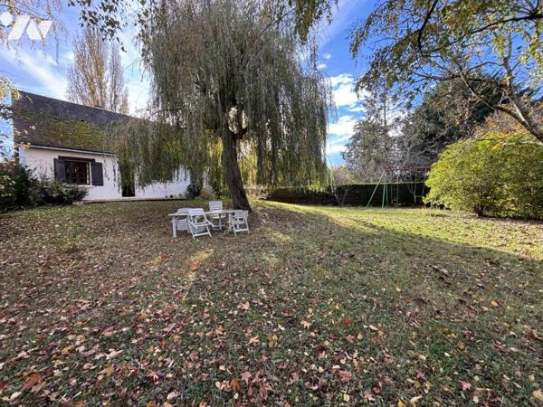 Maison d'habitation avec sous-sol et jardin