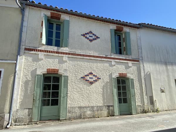 Maison de village à restaurer avec sa grange attenante