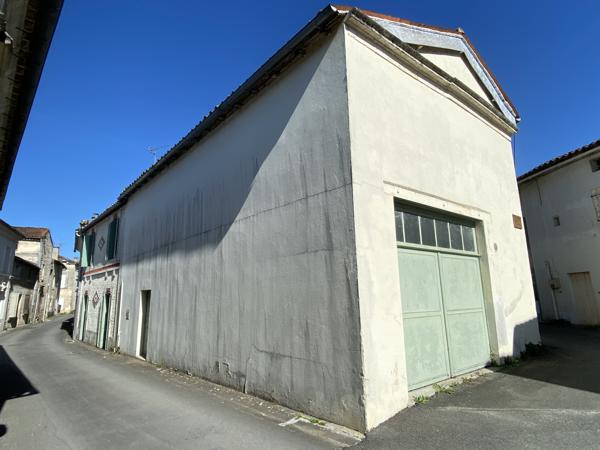 Maison de village à restaurer avec sa grange attenante