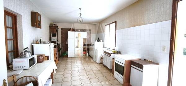 PAVILLON DE PLAIN-PIED DE 163,52 M² DE 1980 AVEC GARAGE, LE TOUT SUR TERRAIN DE 3 337 M²