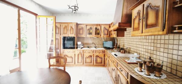 PAVILLON DE PLAIN-PIED DE 163,52 M² DE 1980 AVEC GARAGE, LE TOUT SUR TERRAIN DE 3 337 M²