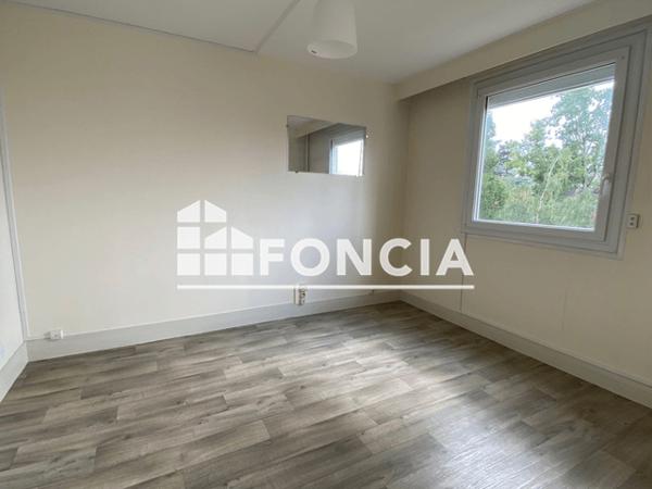 Location Appartement 4 pièces 113.17 m² - 34 AVENUE DE L EUROPE Poitiers 86000