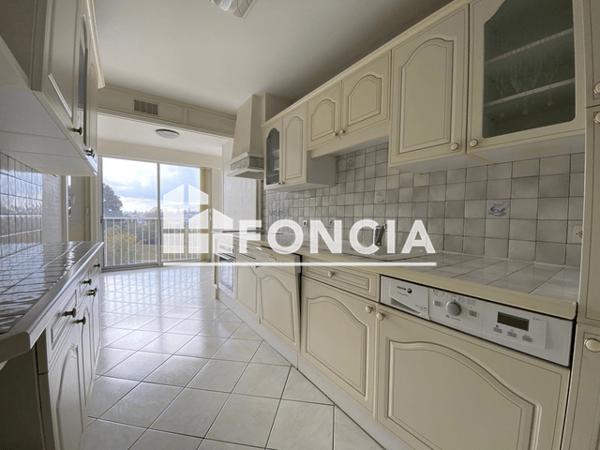 Location Appartement 4 pièces 113.17 m² - 34 AVENUE DE L EUROPE Poitiers 86000