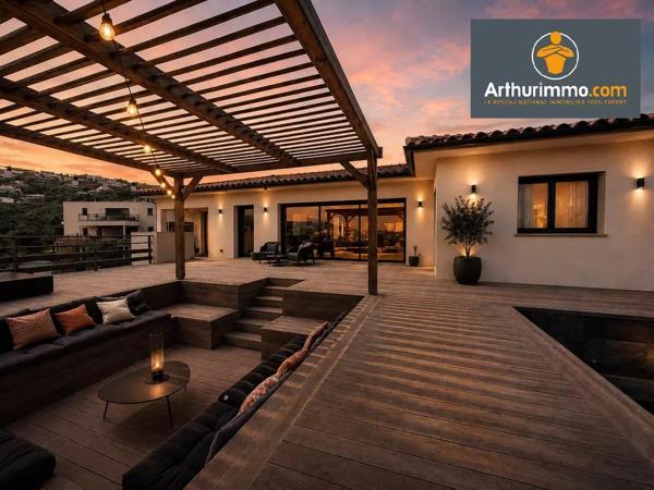 Vente                                                      Villa
                        
                     5 pièces                      167 m2                     à Porticcio