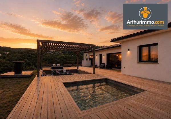 Vente                                                      Villa
                        
                     5 pièces                      167 m2                     à Porticcio