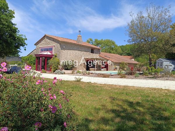 Maison à AIZENAY, 85190 - 7 pièces 189m²
