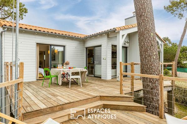 Villa d’architecte suspendue, immersion totale dans un écrin naturel à quelques pas de l’océan.