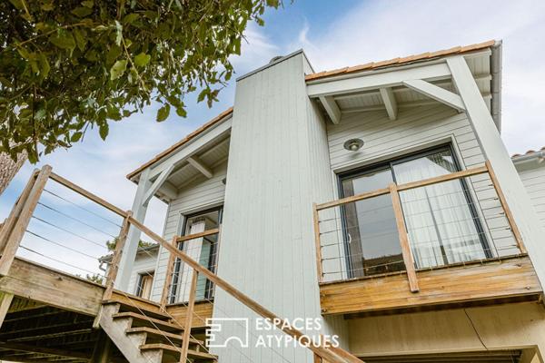 Villa d’architecte suspendue, immersion totale dans un écrin naturel à quelques pas de l’océan.