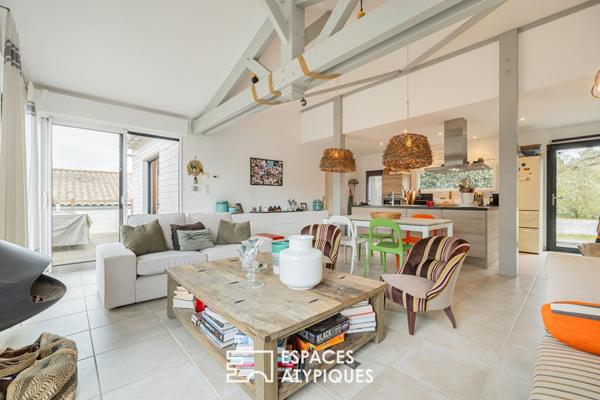 Villa d’architecte suspendue, immersion totale dans un écrin naturel à quelques pas de l’océan.