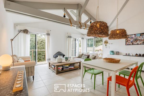 Villa d’architecte suspendue, immersion totale dans un écrin naturel à quelques pas de l’océan.