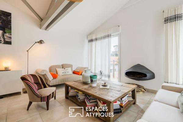 Villa d’architecte suspendue, immersion totale dans un écrin naturel à quelques pas de l’océan.