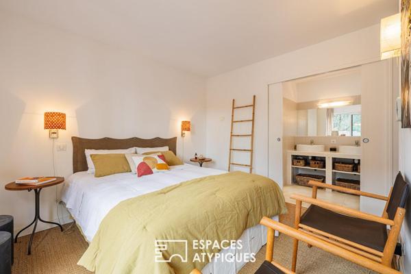 Villa d’architecte suspendue, immersion totale dans un écrin naturel à quelques pas de l’océan.