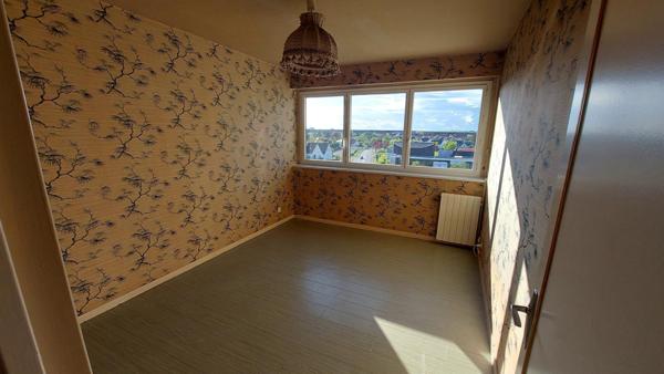 Grand appartement de quatre pièces lumineux!