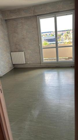 Grand appartement de quatre pièces lumineux!