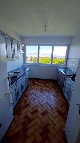 Grand appartement de quatre pièces lumineux!