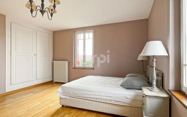 Maison à vendre    10 pièces • 255 m2 Guichainville