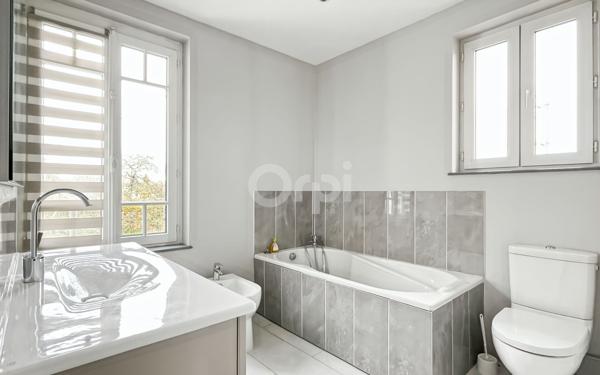 Maison à vendre    10 pièces • 255 m2 Guichainville