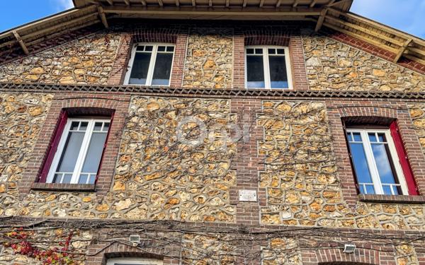 Maison à vendre    10 pièces • 255 m2 Guichainville