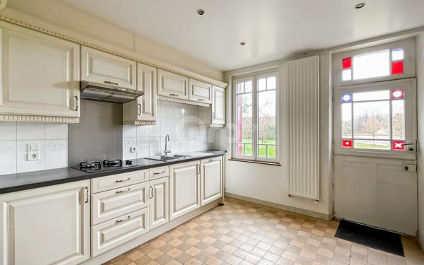 Maison à vendre    10 pièces • 255 m2 Guichainville