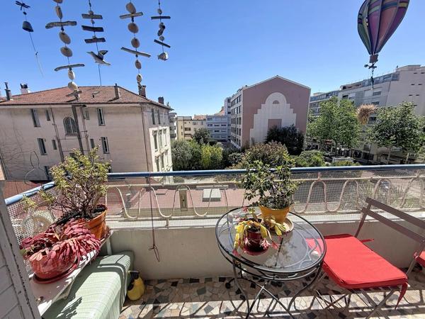 Vente                                                      Appartement
                        
                     2 pièces                      45 m2                     à Cannes