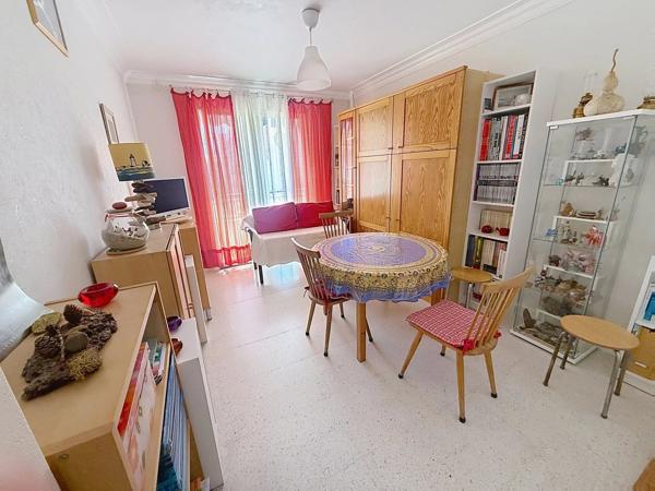 Vente                                                      Appartement
                        
                     2 pièces                      45 m2                     à Cannes