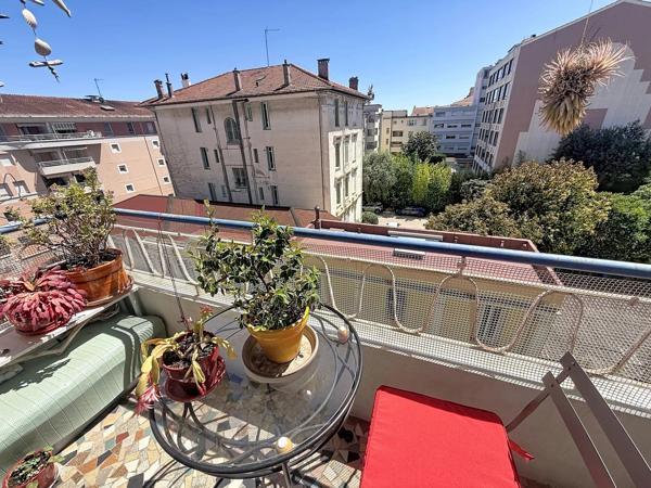 Vente                                                      Appartement
                        
                     2 pièces                      45 m2                     à Cannes