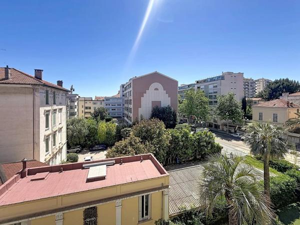 Vente                                                      Appartement
                        
                     2 pièces                      45 m2                     à Cannes
