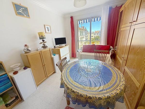 Vente                                                      Appartement
                        
                     2 pièces                      45 m2                     à Cannes