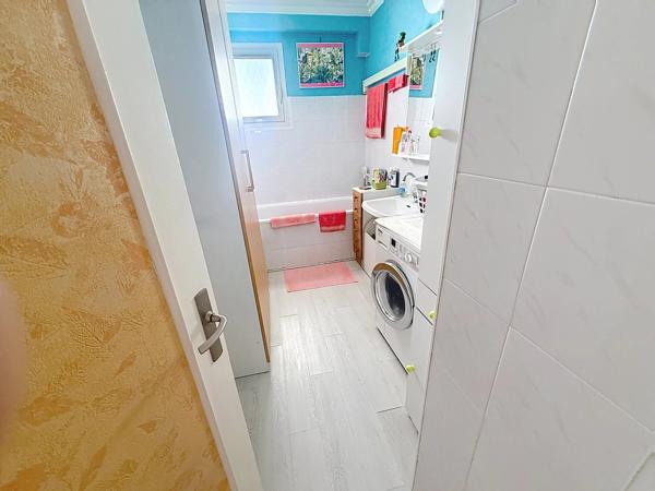 Vente                                                      Appartement
                        
                     2 pièces                      45 m2                     à Cannes