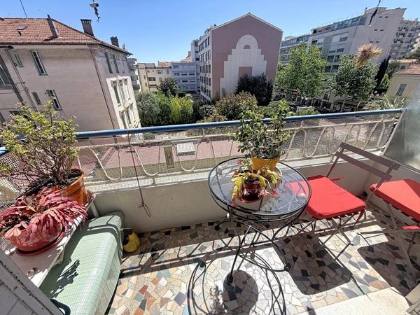 Vente                                                      Appartement
                        
                     2 pièces                      45 m2                     à Cannes