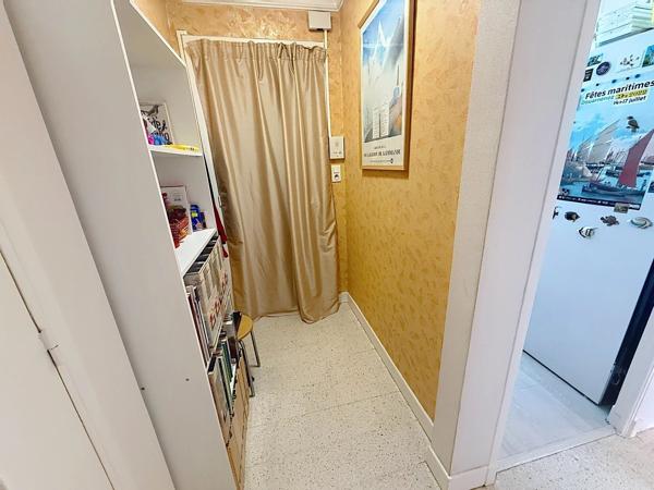 Vente                                                      Appartement
                        
                     2 pièces                      45 m2                     à Cannes