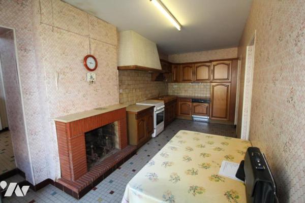 Ensemble immobilier en pierre de 1287m² de bâtiments sur 1ha3 de terres à 20 mns de SAINTES