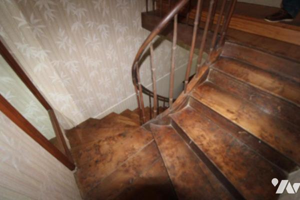 Ensemble immobilier en pierre de 1287m² de bâtiments sur 1ha3 de terres à 20 mns de SAINTES