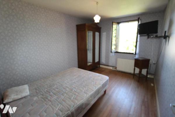 Ensemble immobilier en pierre de 1287m² de bâtiments sur 1ha3 de terres à 20 mns de SAINTES