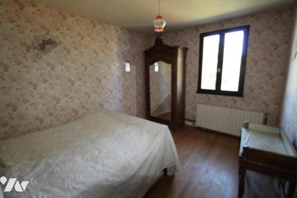 Ensemble immobilier en pierre de 1287m² de bâtiments sur 1ha3 de terres à 20 mns de SAINTES