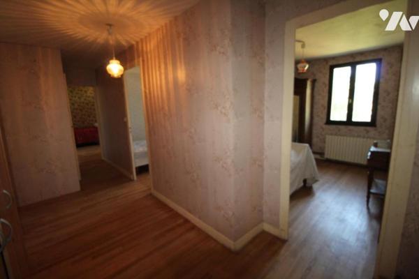 Ensemble immobilier en pierre de 1287m² de bâtiments sur 1ha3 de terres à 20 mns de SAINTES