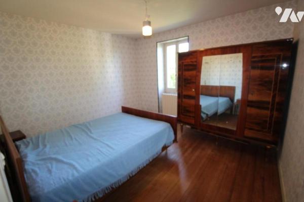 Ensemble immobilier en pierre de 1287m² de bâtiments sur 1ha3 de terres à 20 mns de SAINTES