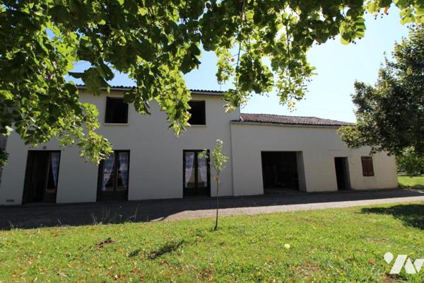 Ensemble immobilier en pierre de 1287m² de bâtiments sur 1ha3 de terres à 20 mns de SAINTES