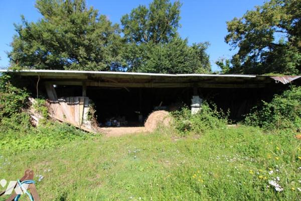 Ensemble immobilier en pierre de 1287m² de bâtiments sur 1ha3 de terres à 20 mns de SAINTES