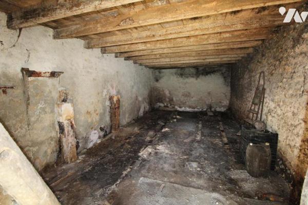 Ensemble immobilier en pierre de 1287m² de bâtiments sur 1ha3 de terres à 20 mns de SAINTES