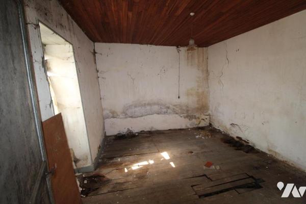 Ensemble immobilier en pierre de 1287m² de bâtiments sur 1ha3 de terres à 20 mns de SAINTES